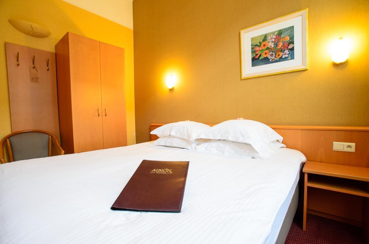 Albion Hotel Ieper Eksteriør billede
